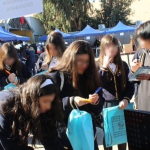 Estudiantes realizan una visita vocacional al CFT Estatal